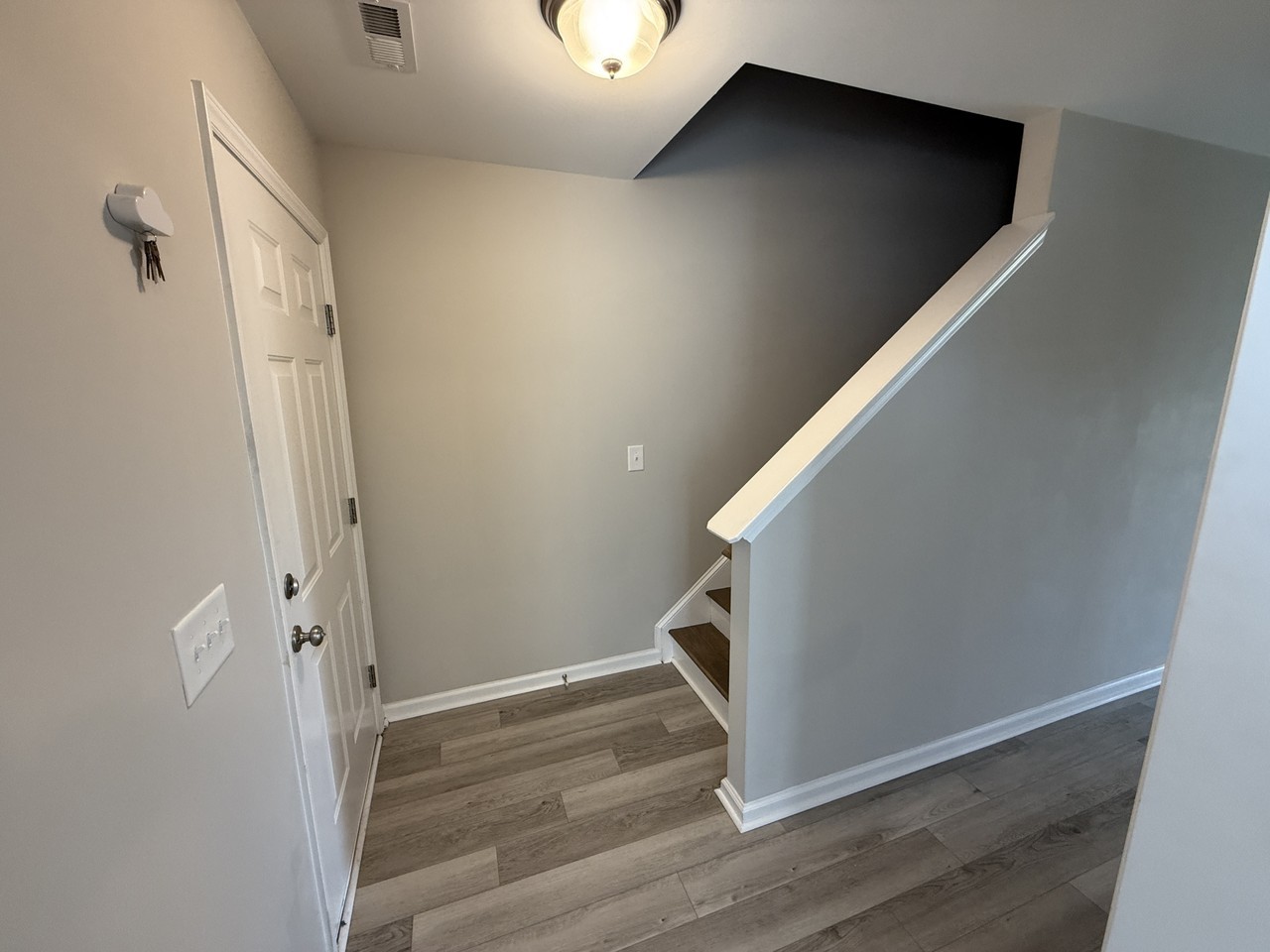 321 S Pointe Dr #A - Photo 5 of 17