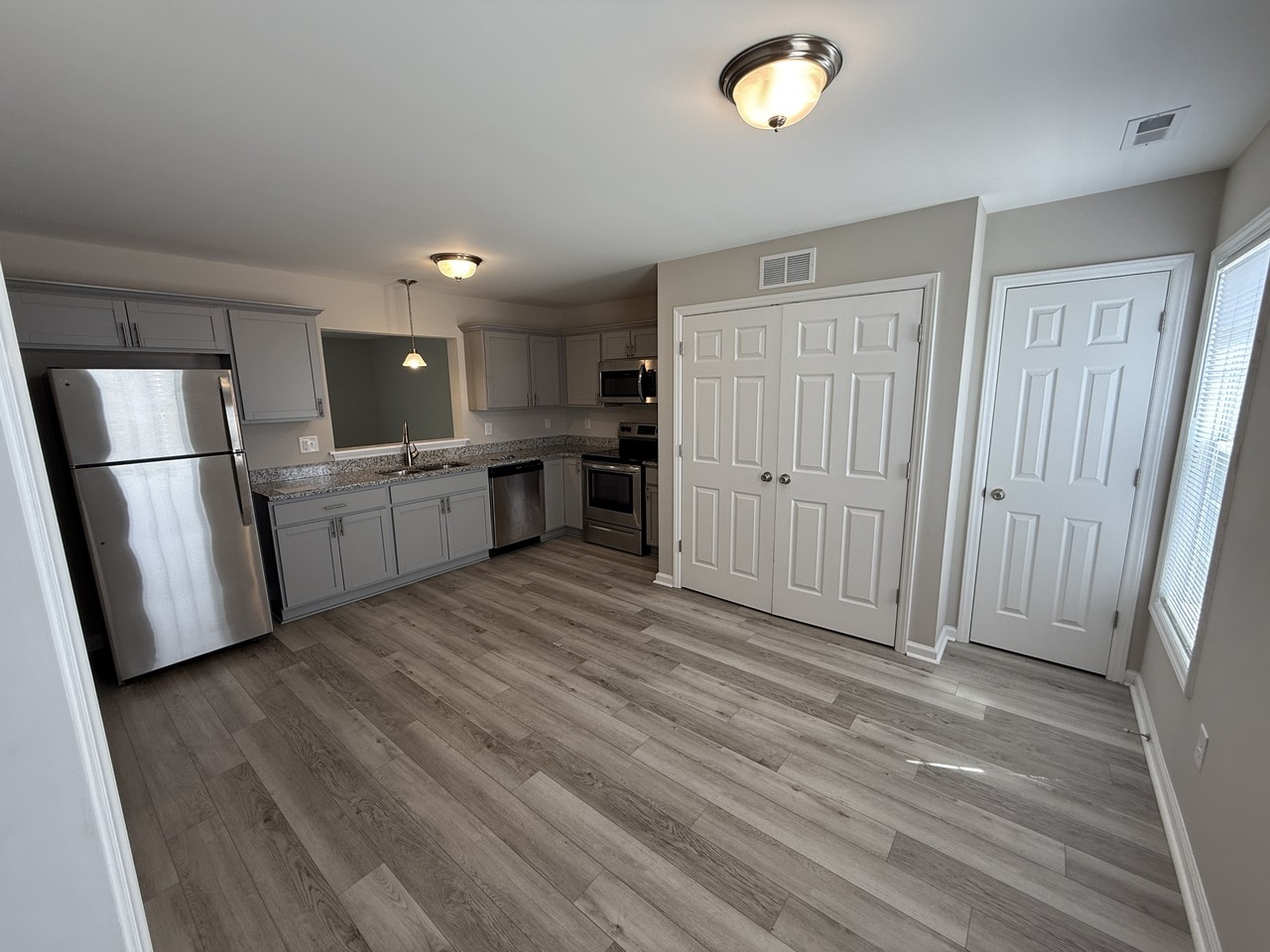 321 S Pointe Dr #A - Photo 3 of 17