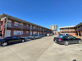 featured image of 927 E Elm St