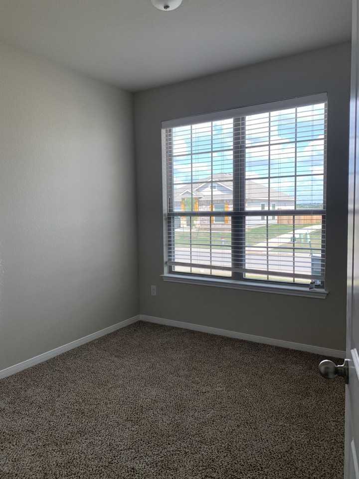1006 Aurora Grove Bnd - Photo 6 of 22