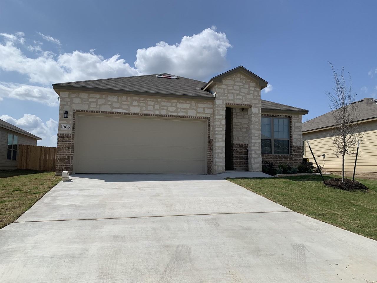 1006 Aurora Grove Bnd - Photo 2 of 22