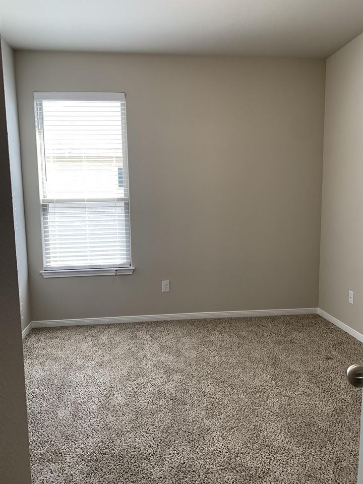 1006 Aurora Grove Bnd - Photo 5 of 22