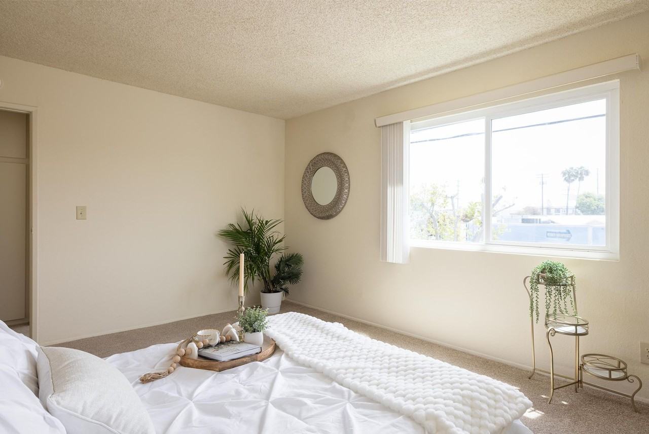 Casa De Windsor - Photo 6 of 28