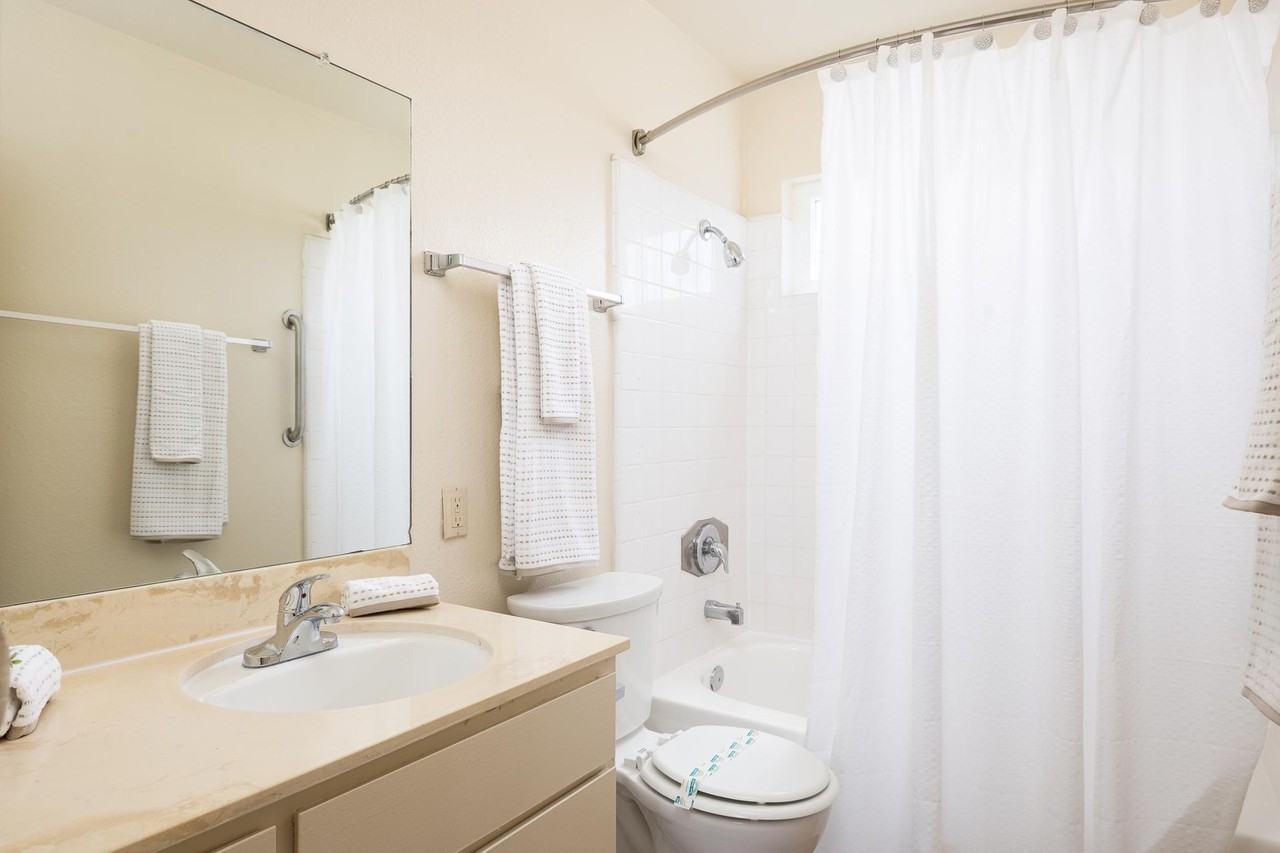 Casa De Windsor - Photo 7 of 28