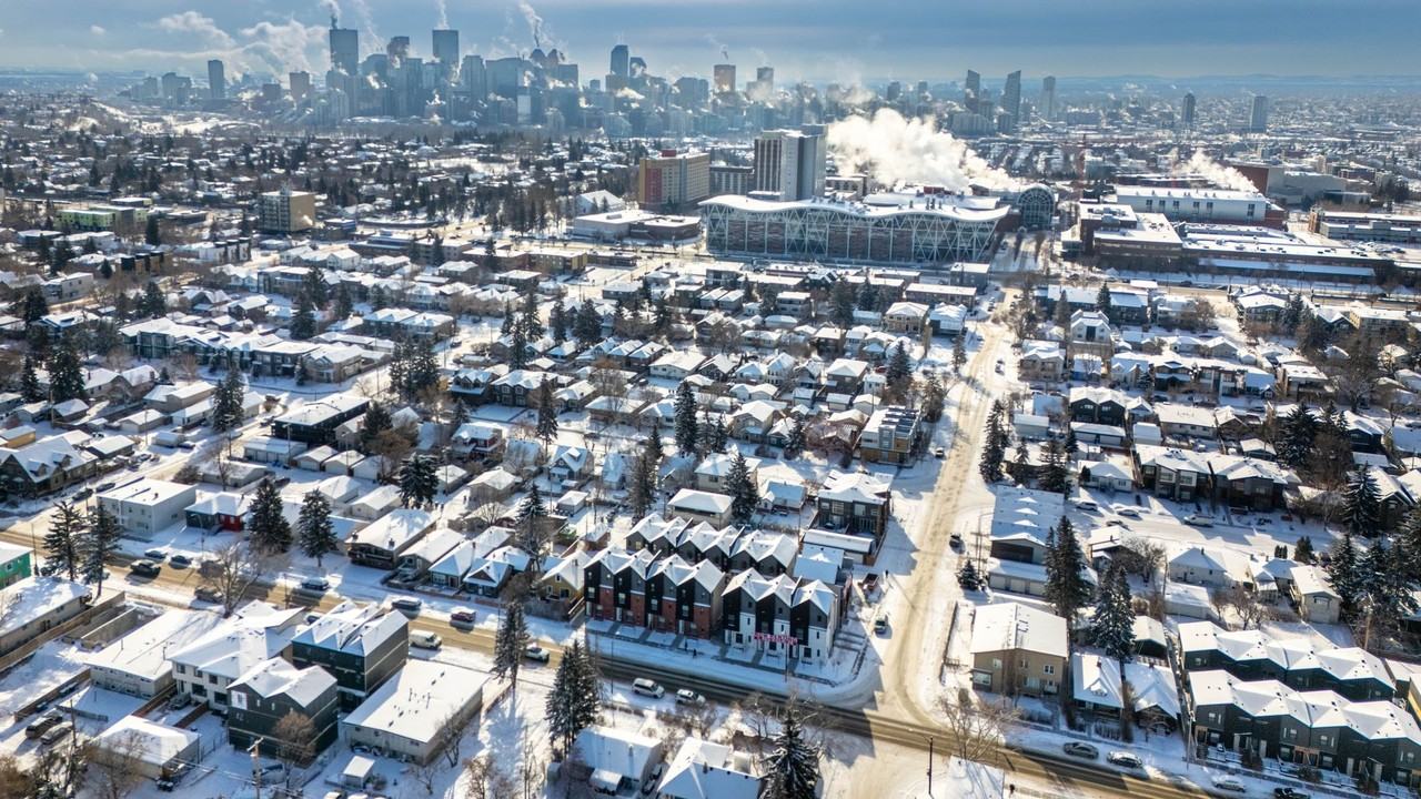 1235 20 Avenue NW - Photo 3 of 29