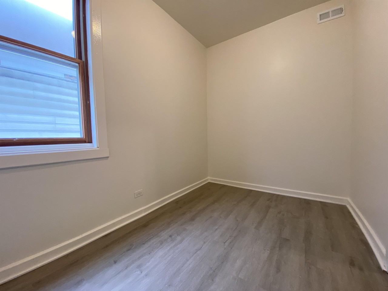 4450 S Wood St - Photo 2 of 16