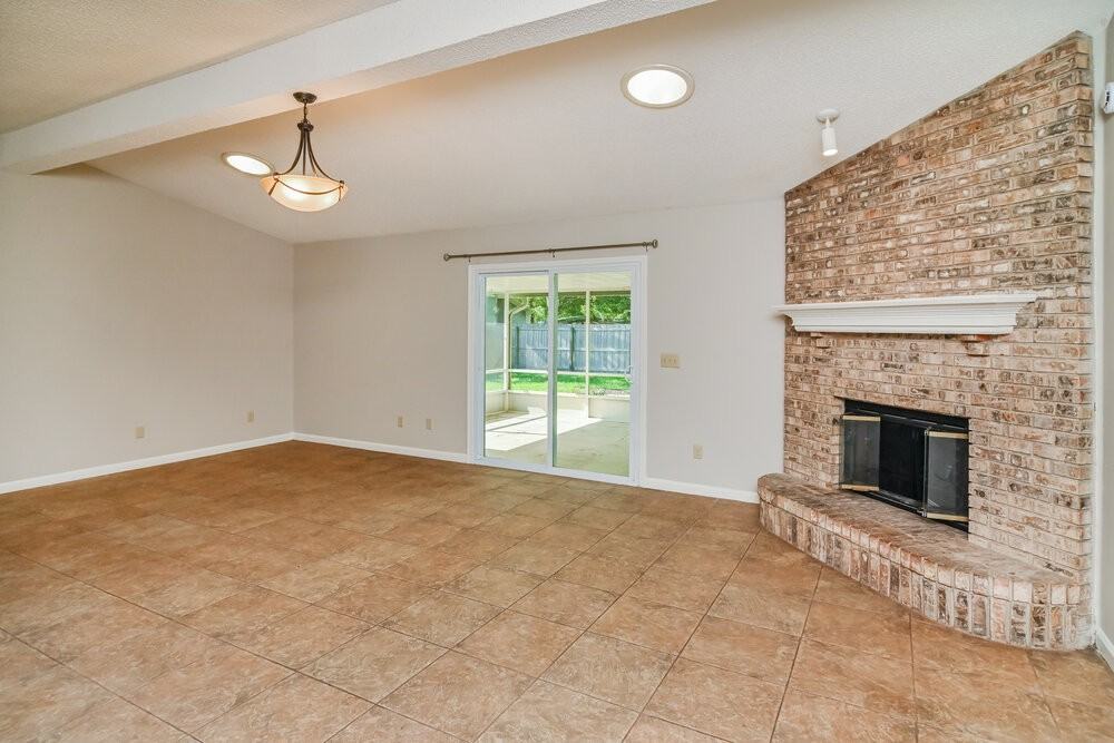 4359 Hollygate Dr - Photo 3 of 16