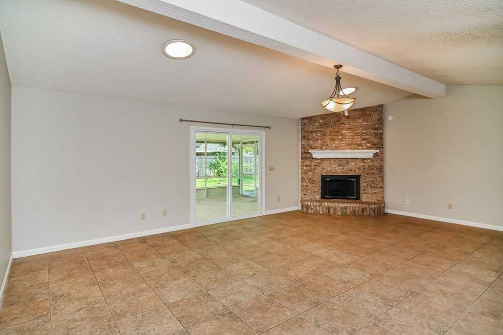 4359 Hollygate Dr - Photo 4 of 16