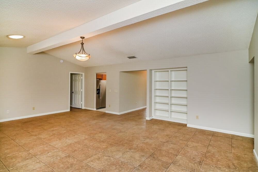 4359 Hollygate Dr - Photo 5 of 16