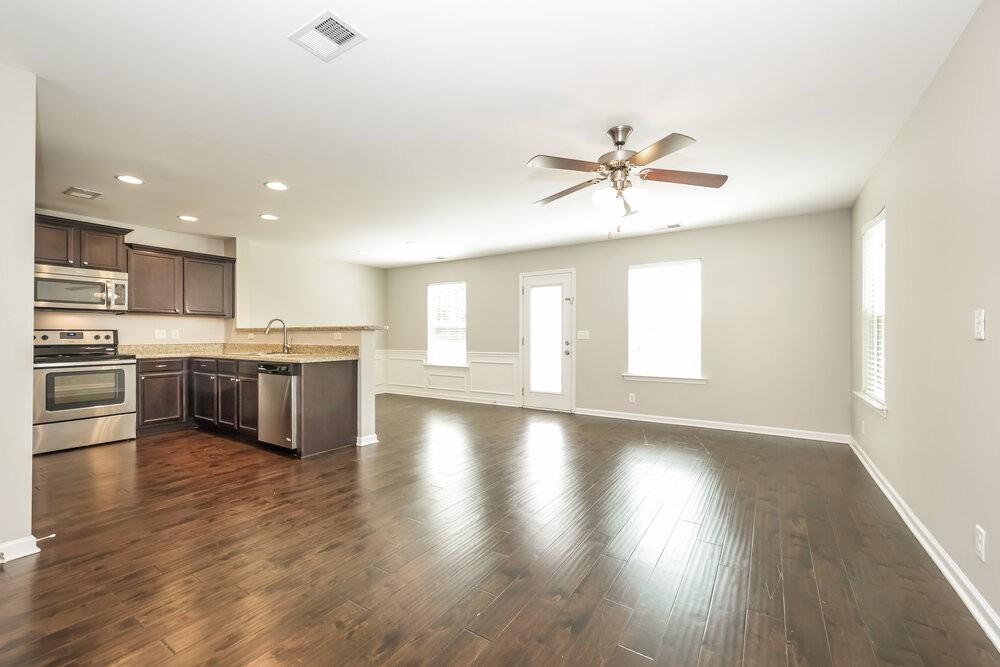 2627 Salem Glen Xing - Photo 4 of 17