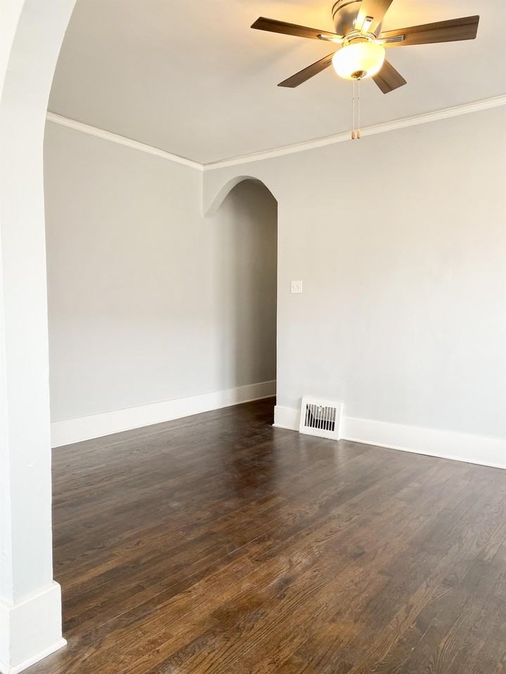 139 E Henry St #139-2 - Photo 2 of 11