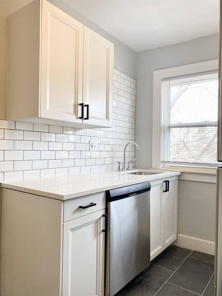 139 E Henry St #139-2 - Photo 4 of 11