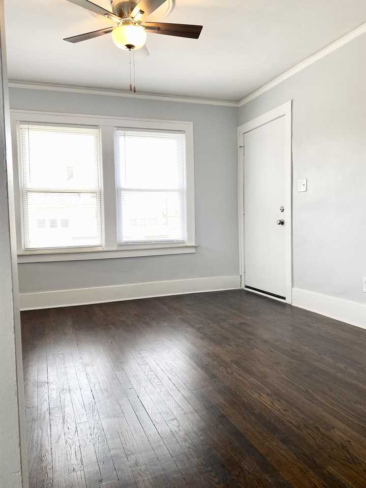 139 E Henry St #139-2 - Photo 5 of 11