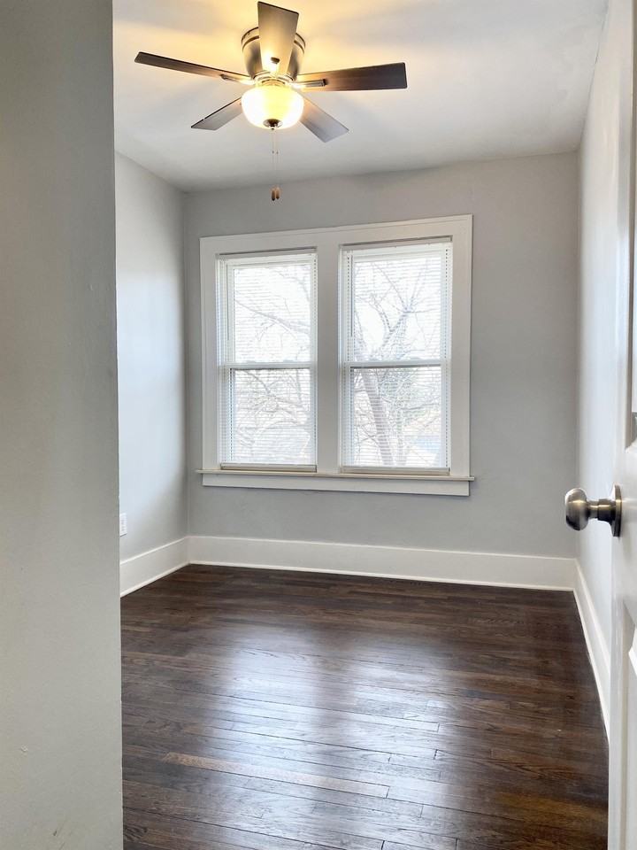 139 E Henry St #139-2 - Photo 7 of 11