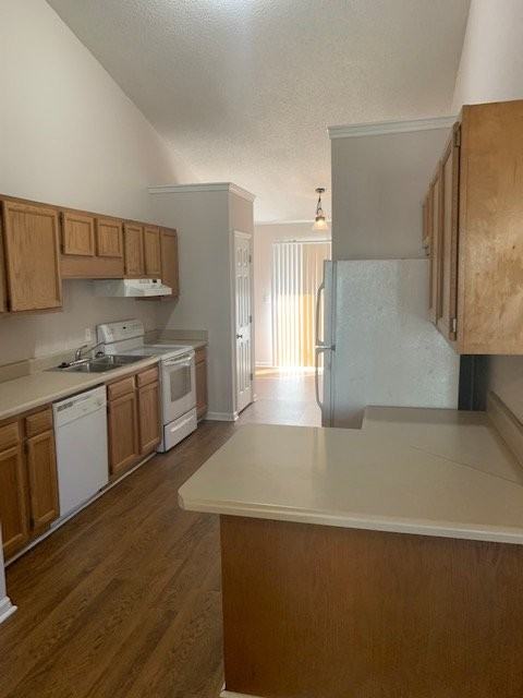 2002 River Dr #B - Photo 4 of 20