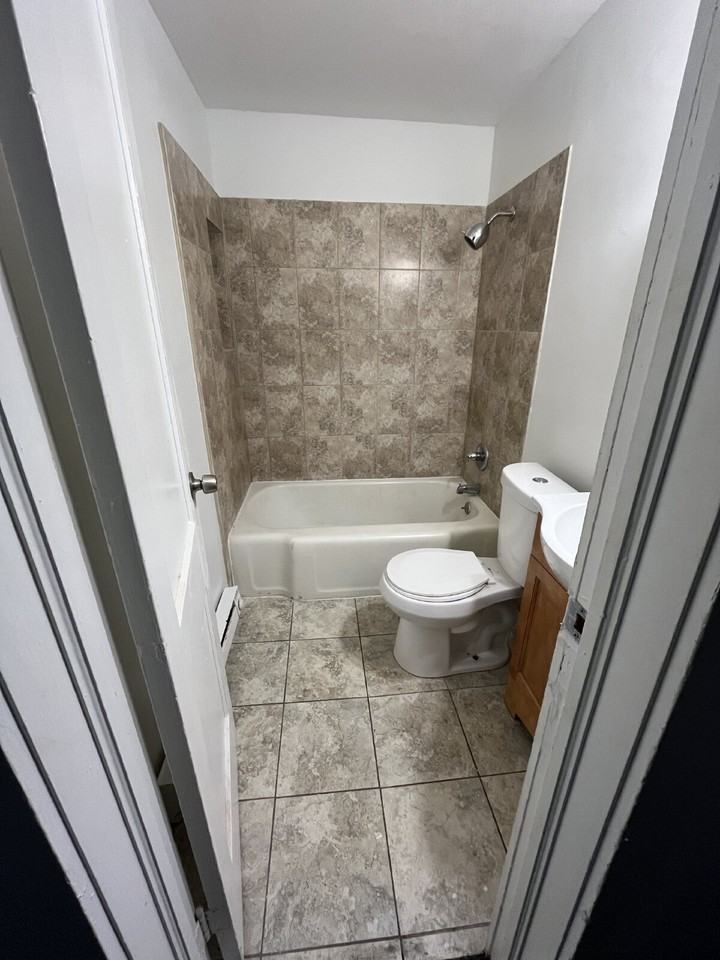 922 Hackett St Apt A - Photo 7 of 9