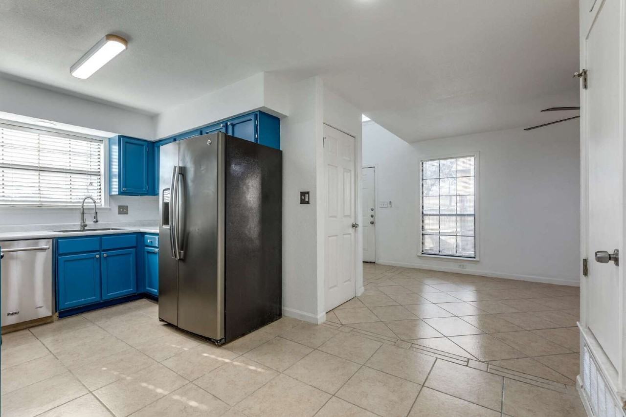 10571 Starcrest Dr - Photo 4 of 34