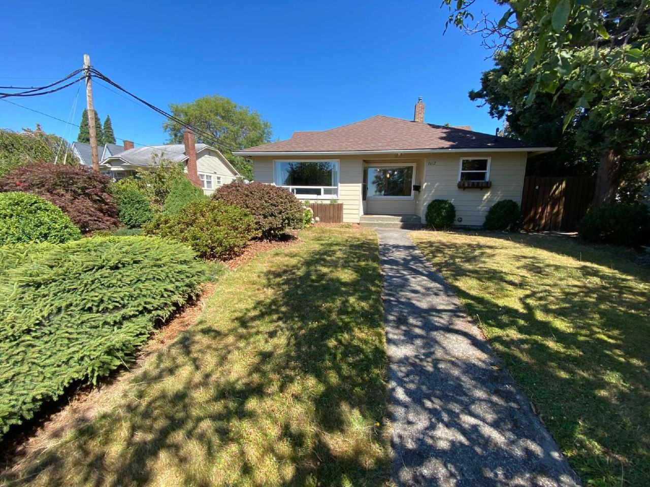 2612 Eldridge Ave - Photo 2 of 32