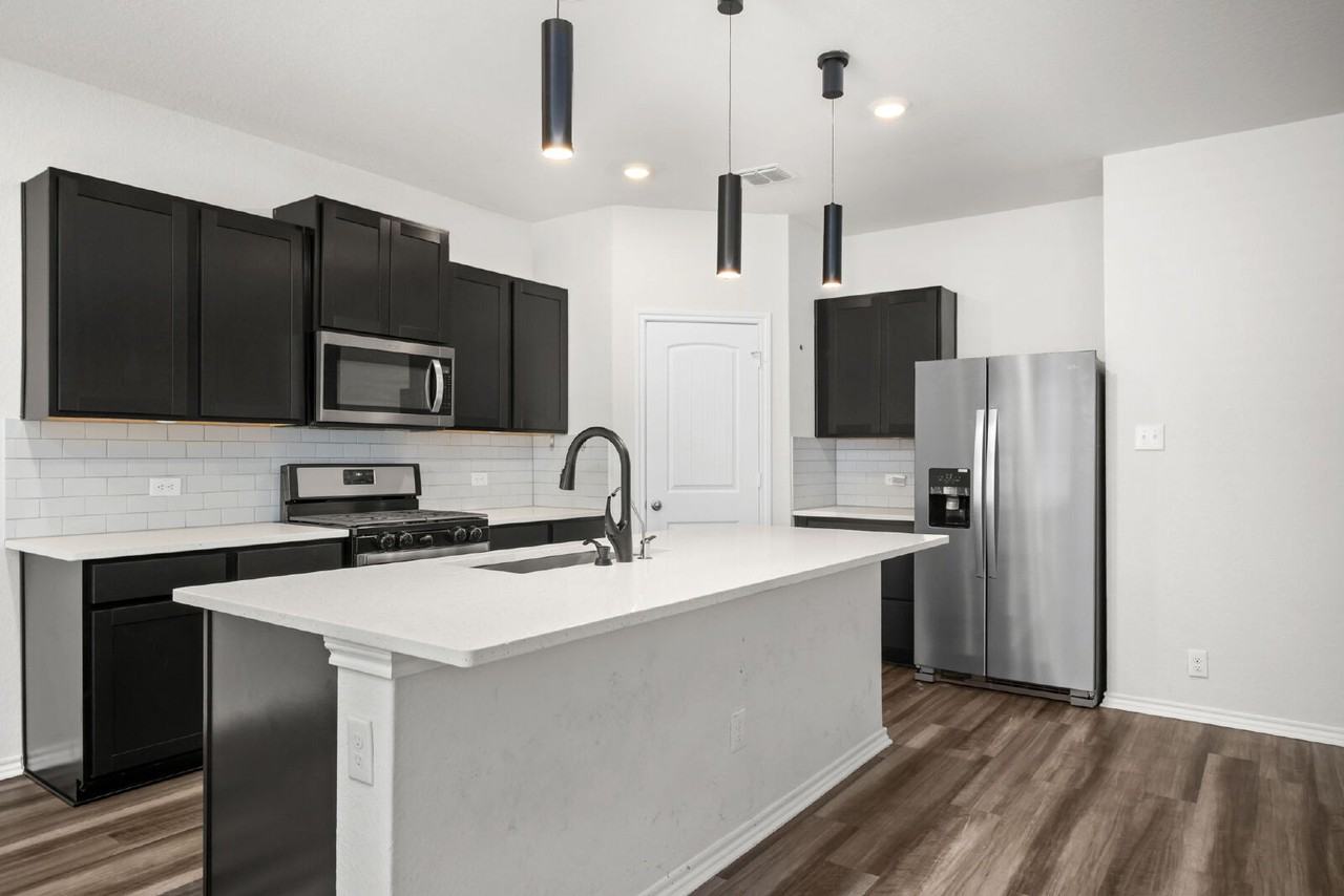 6911 Stout Way - Photo 4 of 35