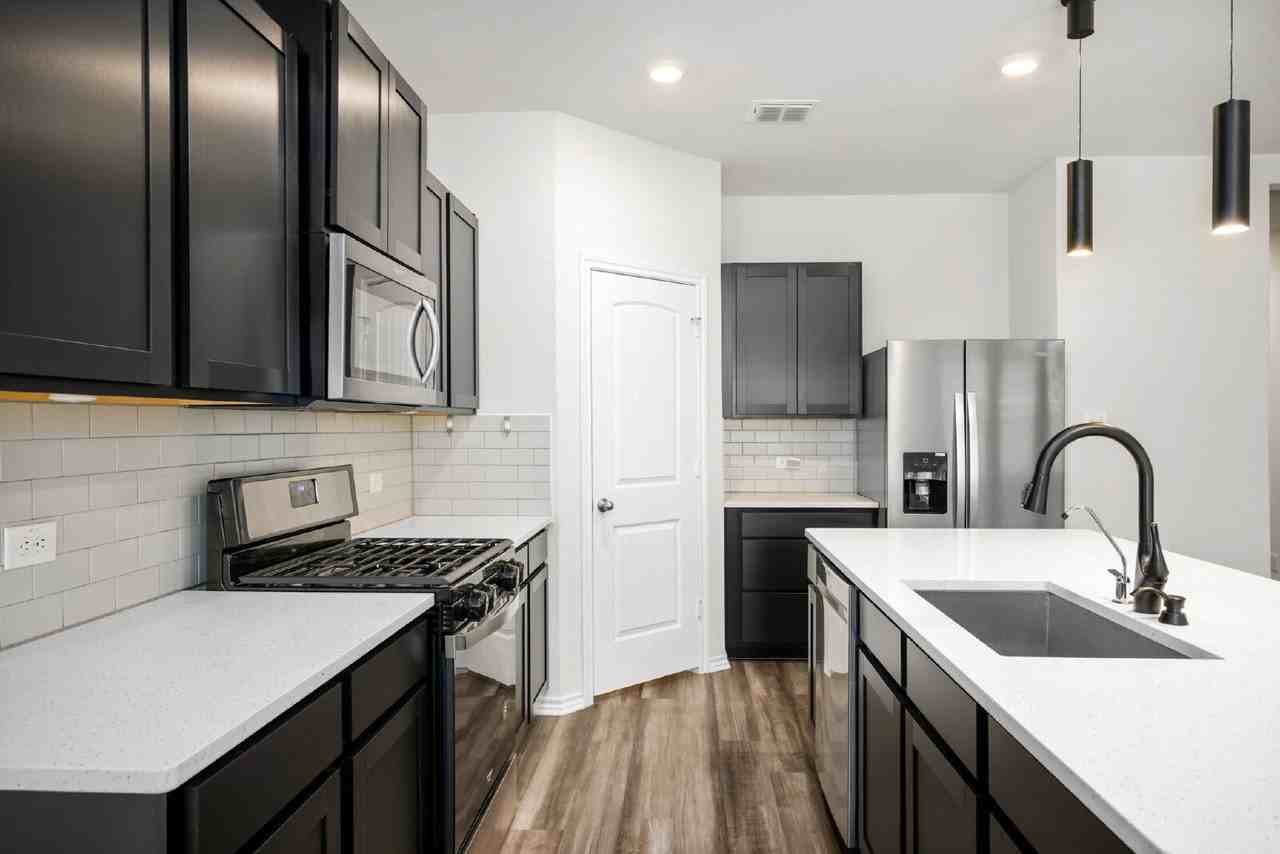 6911 Stout Way - Photo 5 of 35