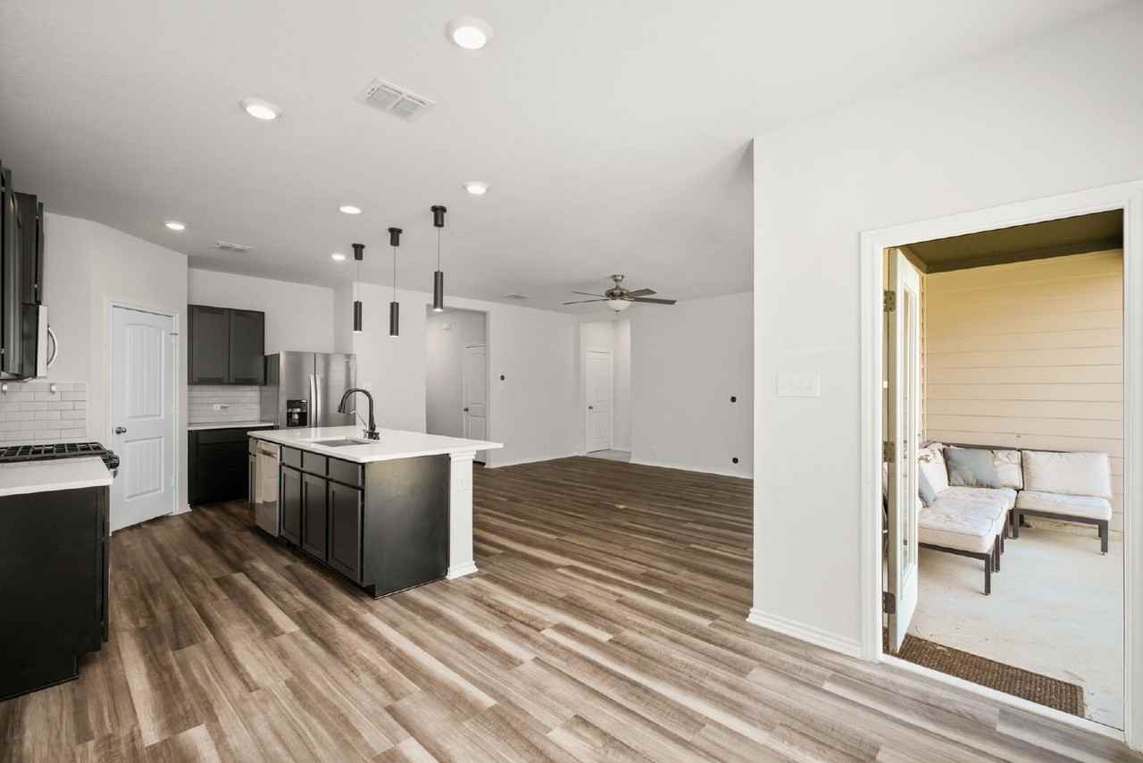 6911 Stout Way - Photo 6 of 35