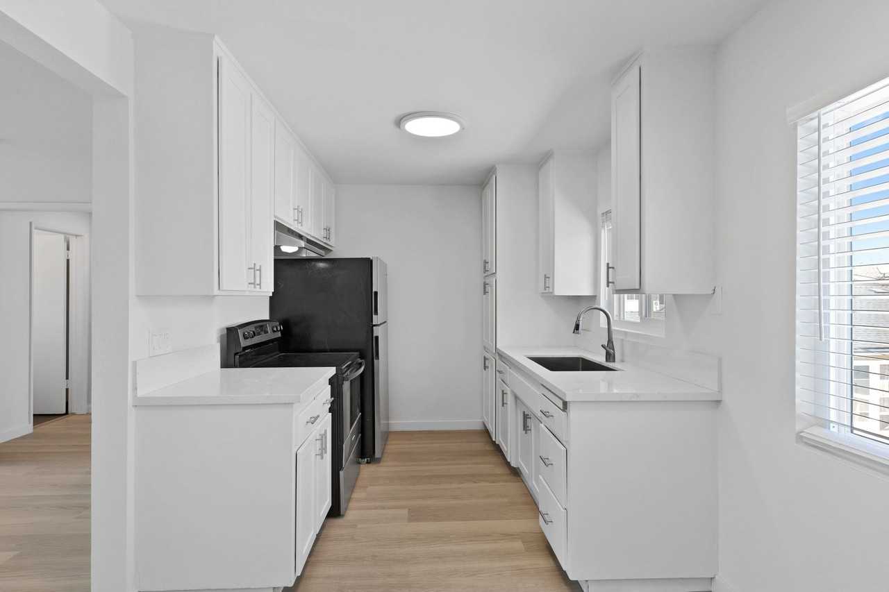 1720 Park Avenue - Photo 3 of 8
