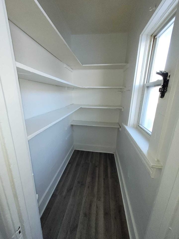 2010 W Greenfield Ave - Photo 2 of 8