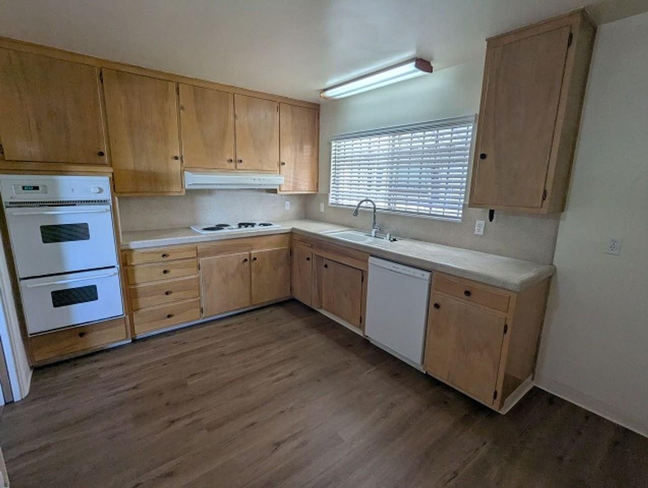 5964 Hughes St - Photo 7 of 26