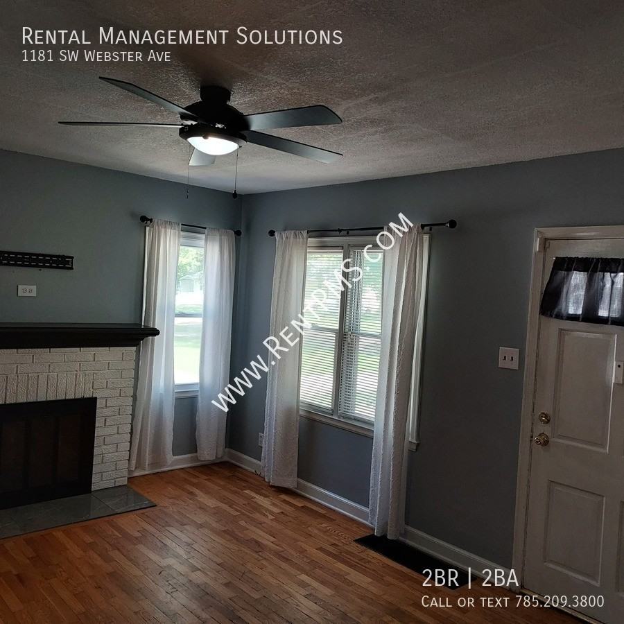 1181 Sw Webster Ave - Photo 3 of 29