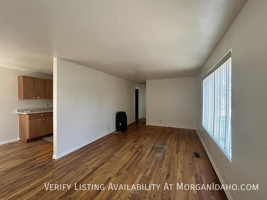 5613 W Bond St - Photo 2 of 12