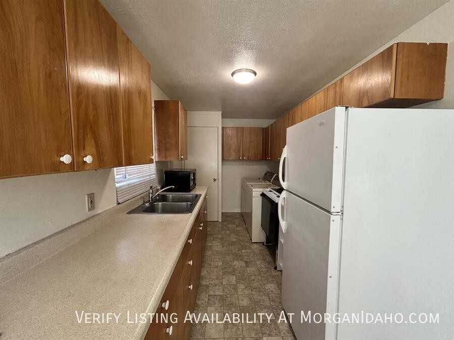 5613 W Bond St - Photo 3 of 12