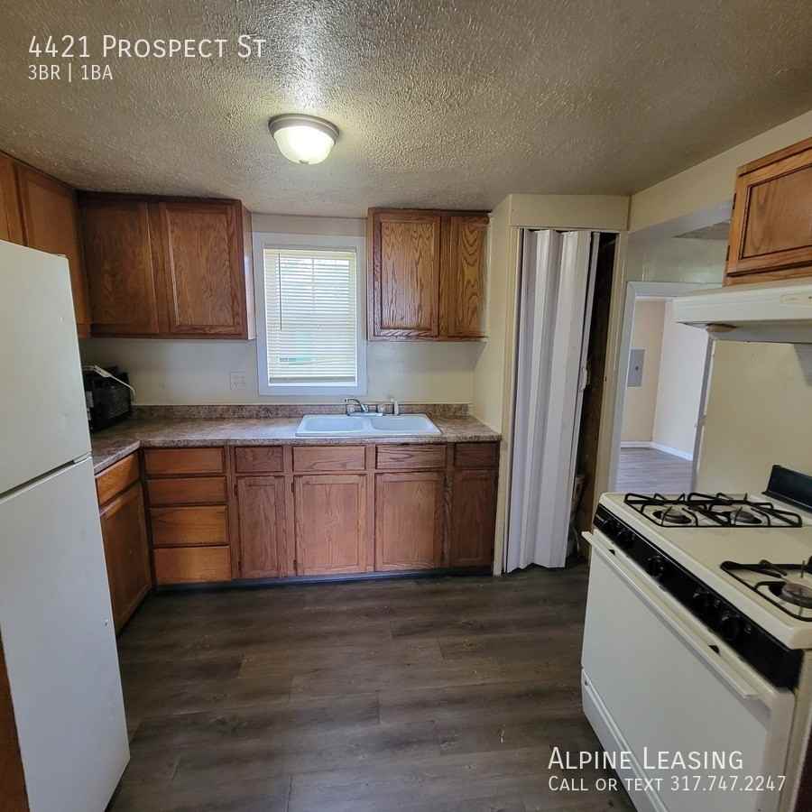 4421 Prospect St - Photo 6 of 7