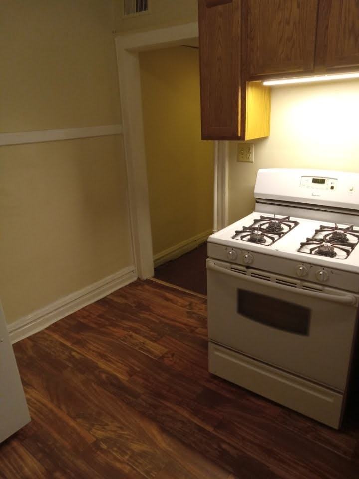 4402 Magoun Ave #BE - Photo 2 of 7