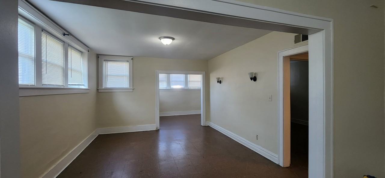 4402 Magoun Ave #BE - Photo 3 of 7