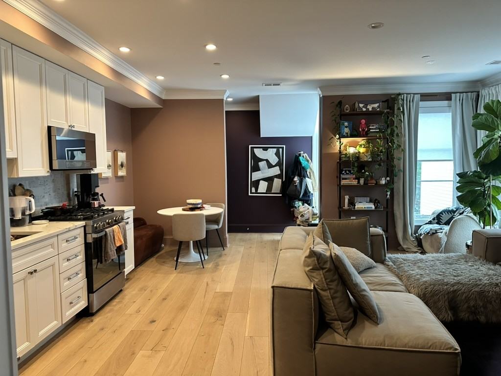 710 E St Se #6 - Photo 3 of 13