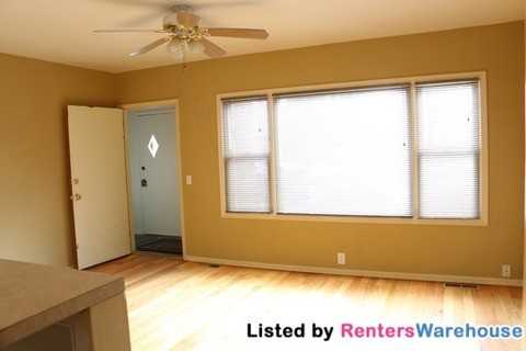 1206 Kenwood Pkwy - Photo 2 of 15