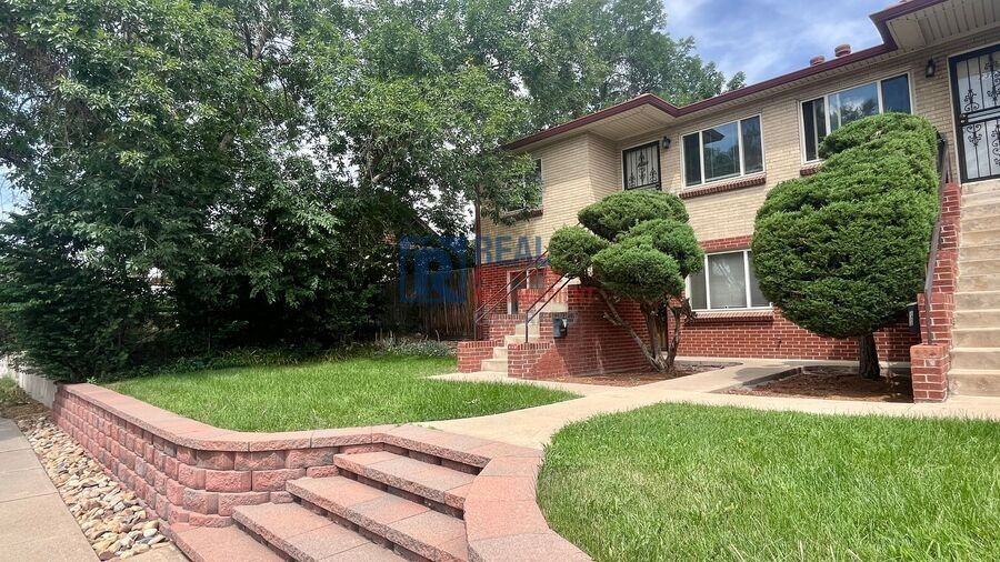 2318 S Cherokee St - Photo 2 of 15