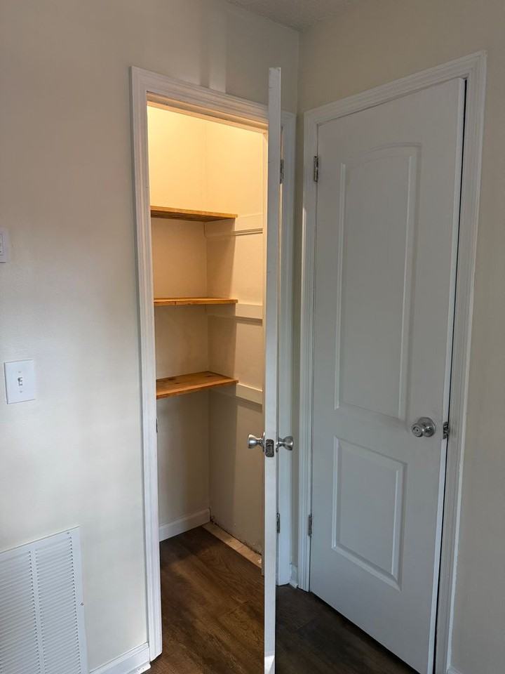 1630 S Smith St - Photo 4 of 19