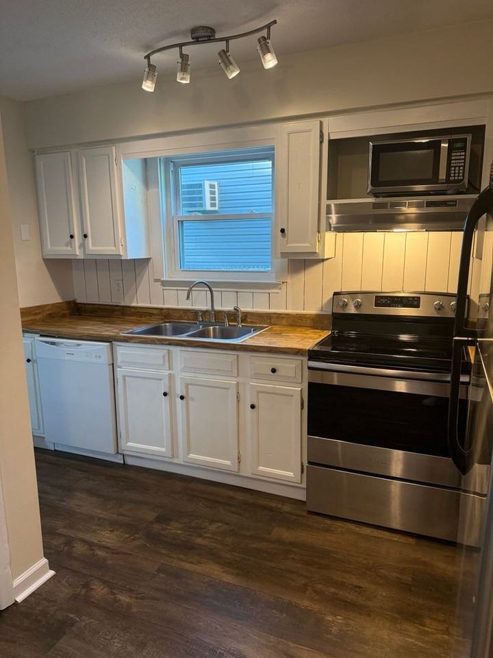1630 S Smith St - Photo 6 of 19