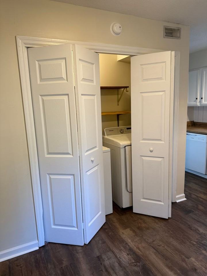 1630 S Smith St - Photo 7 of 19