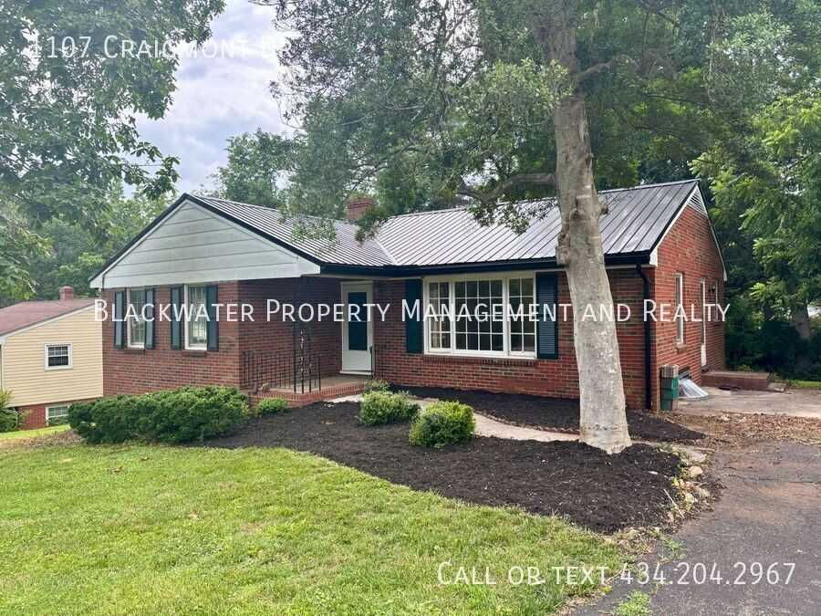 1107 Craigmont Dr - Photo 3 of 11