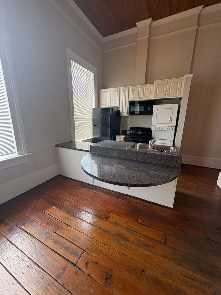 460 Poplar St #202 - Photo 3 of 12