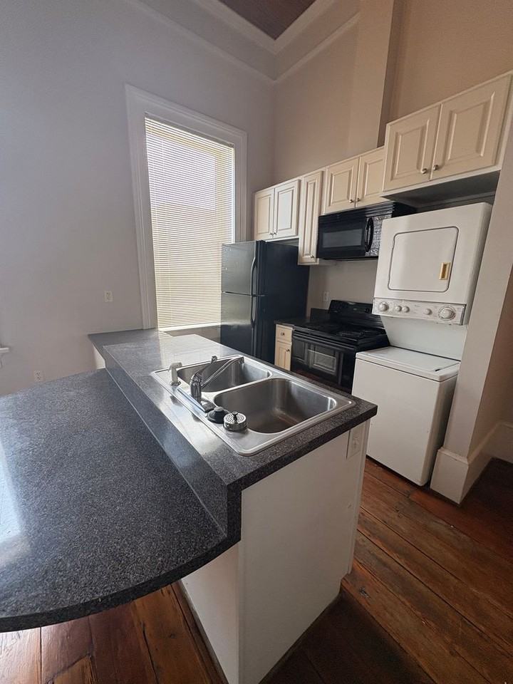 460 Poplar St #202 - Photo 4 of 12