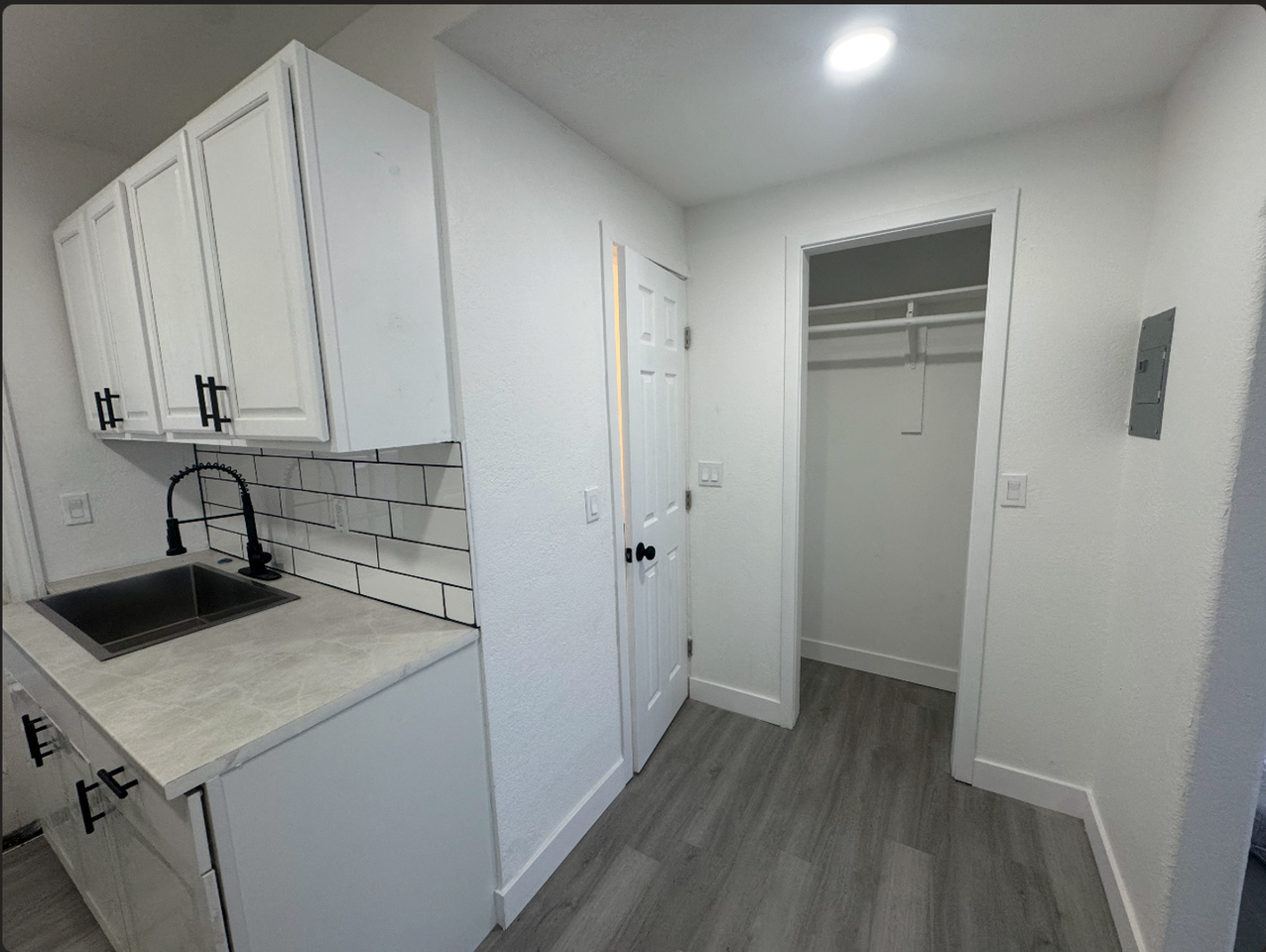 2231 N Palm Canyon Dr - Photo 2 of 9