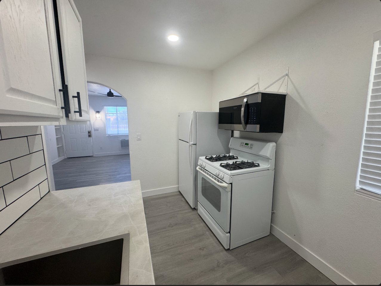 2231 N Palm Canyon Dr - Photo 4 of 9