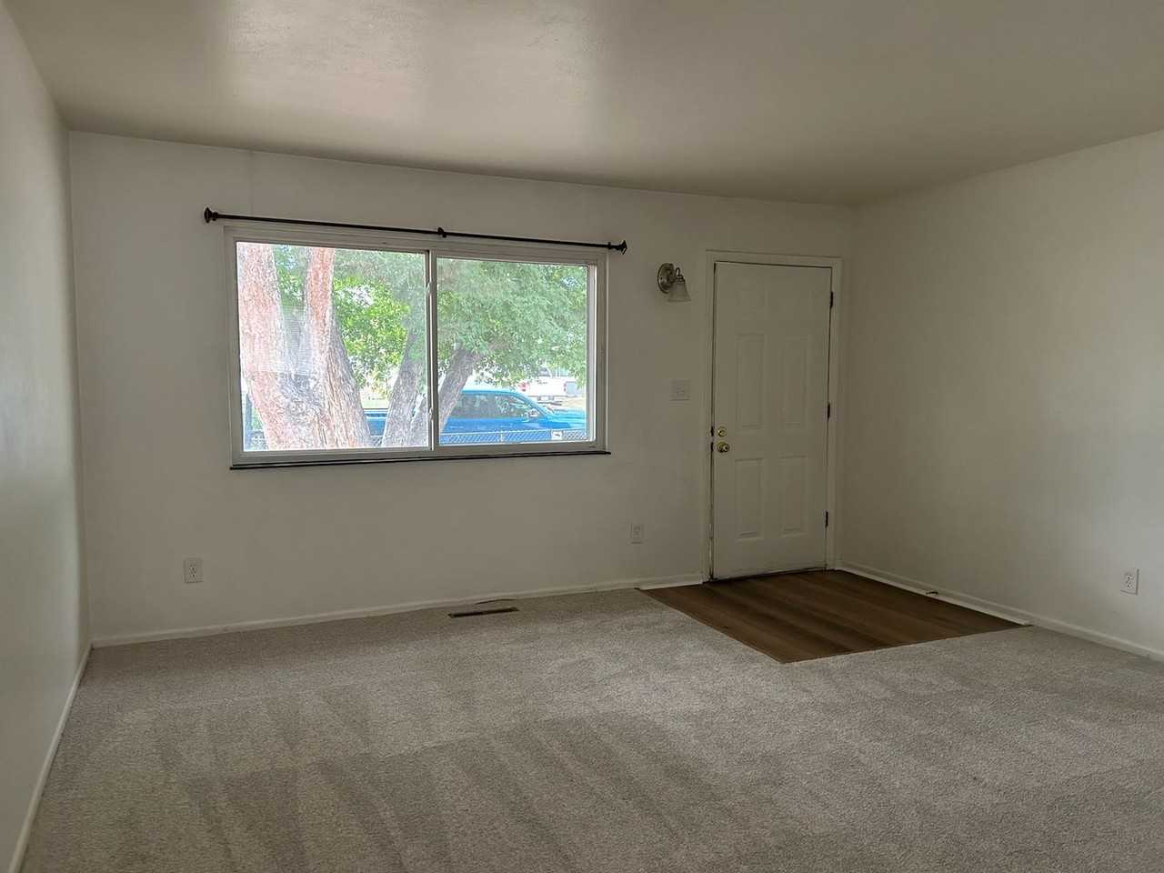 1515 Chadwick Dr - Photo 3 of 17