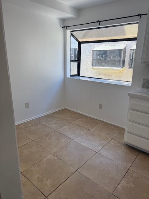 13959 Victory Boulevard - Photo 5 of 16