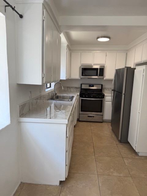 13959 Victory Boulevard - Photo 4 of 16