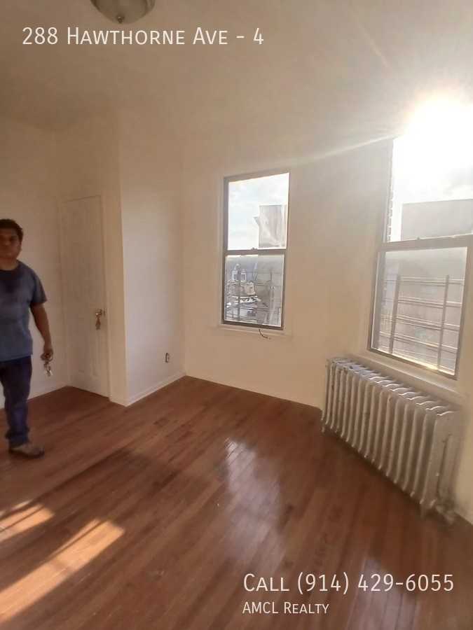 288 Hawthorne Ave #4 - Photo 3 of 10