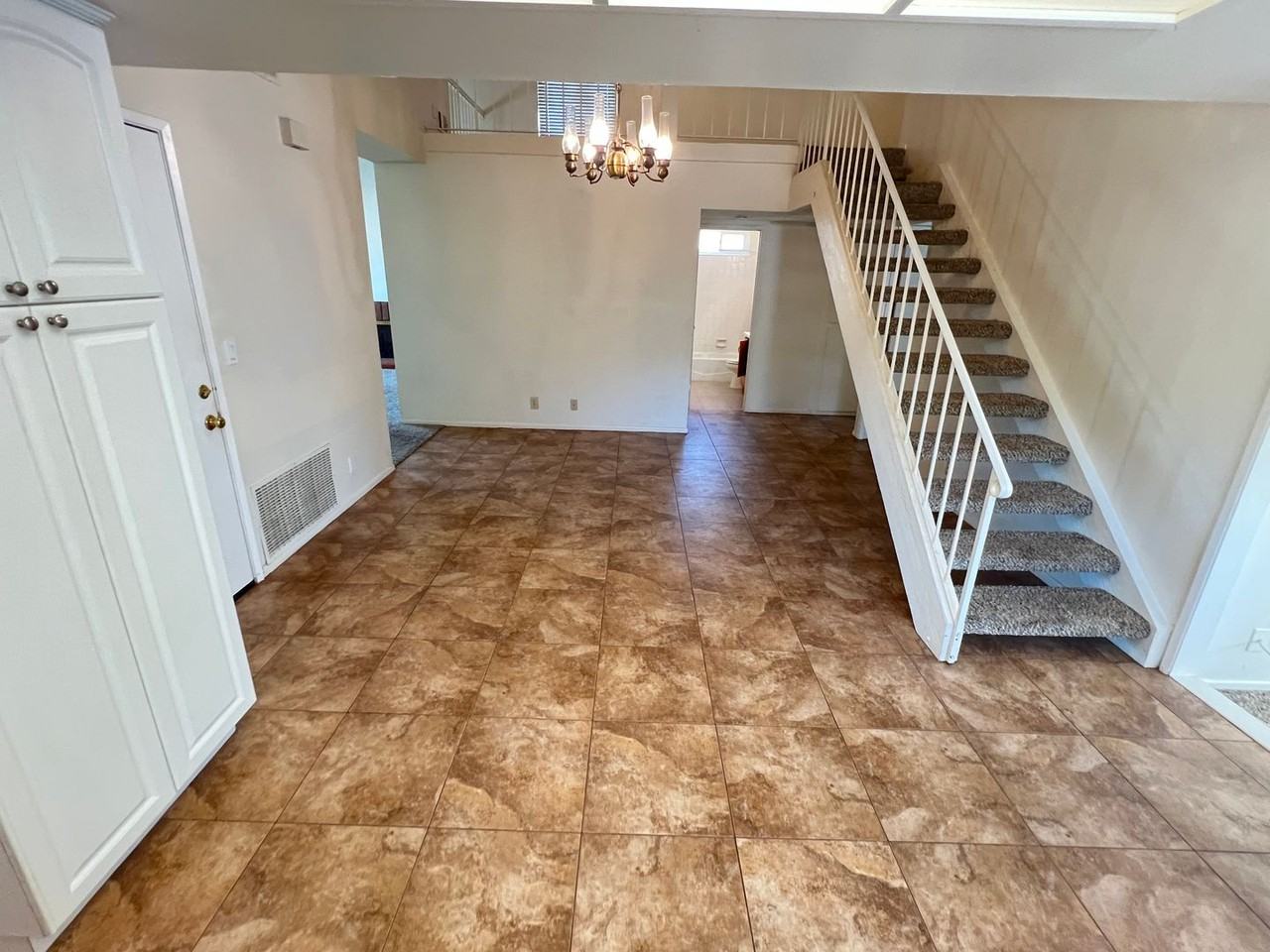1205 N Piedmont Dr - Photo 3 of 18